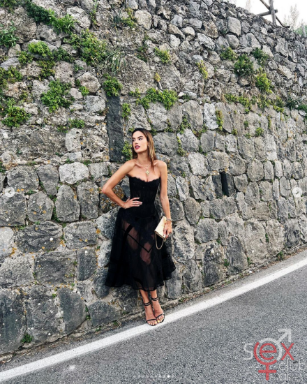 Screenshot 2024-07-28 at 18-30-57 Alessandra Ambrosio (@alessandraambrosio) • Φωτογραφίες και βίντεο στο Instagram.png