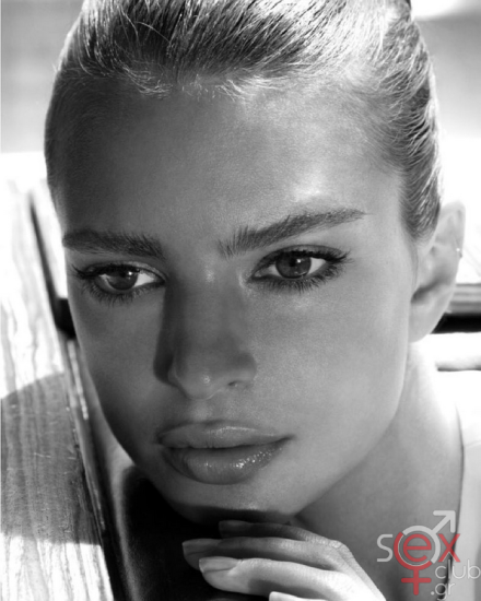 Screenshot 2024-07-27 at 21-43-39 Emily Ratajkowski (@emrata) • Φωτογραφίες και βίντεο στο Instagram.png