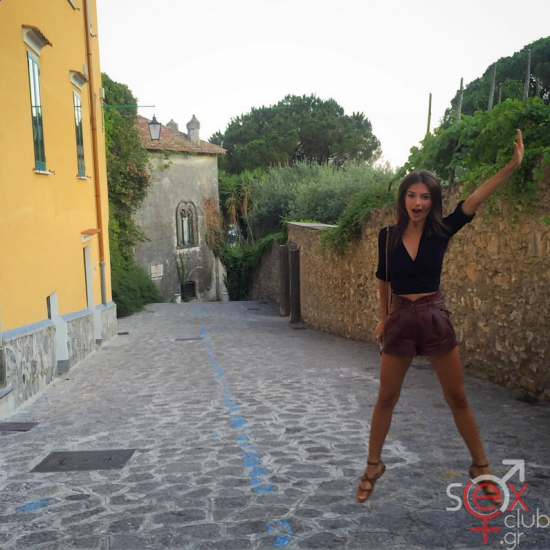 Screenshot 2024-07-27 at 22-21-56 Emily Ratajkowski (@emrata) • Φωτογραφίες και βίντεο στο Instagram.png