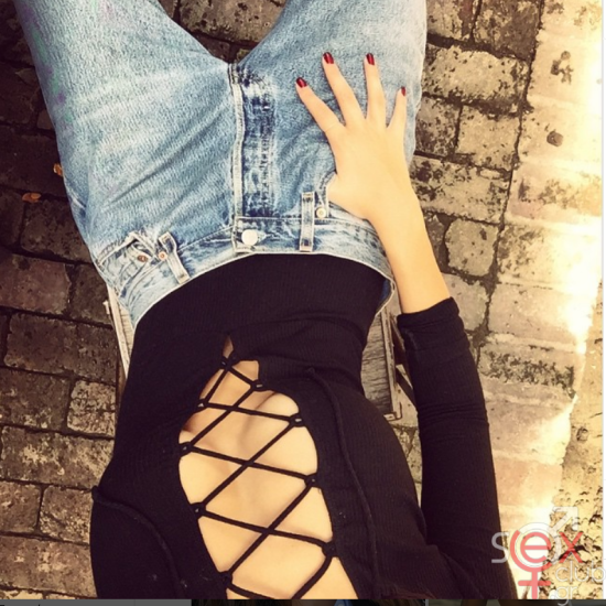 Screenshot 2024-07-27 at 22-25-58 Emily Ratajkowski (@emrata) • Φωτογραφίες και βίντεο στο Instagram.png