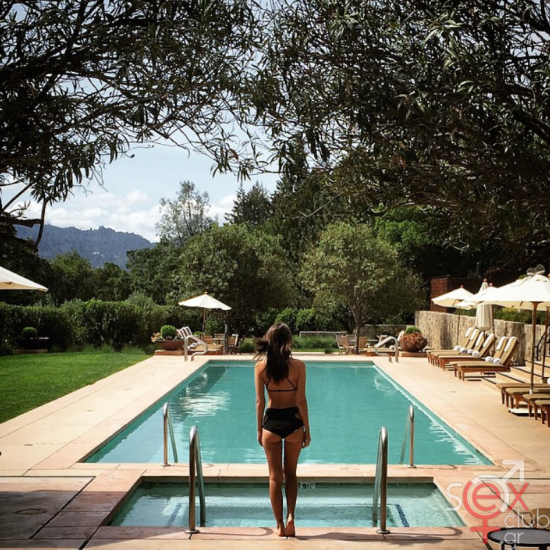 Screenshot 2024-07-27 at 22-26-53 Emily Ratajkowski (@emrata) • Φωτογραφίες και βίντεο στο Instagram.png