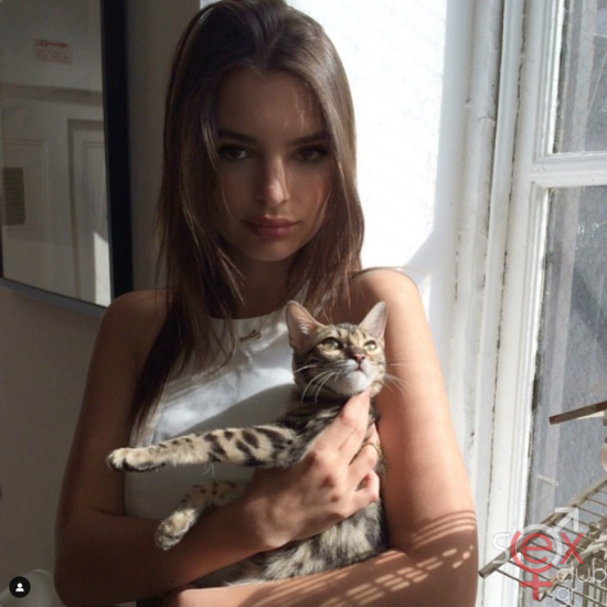 Screenshot 2024-07-27 at 22-36-28 Emily Ratajkowski (@emrata) • Φωτογραφίες και βίντεο στο Instagram.png