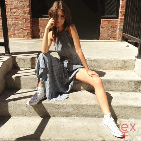 Screenshot 2024-07-27 at 22-42-06 Emily Ratajkowski (@emrata) • Φωτογραφίες και βίντεο στο Instagram.png