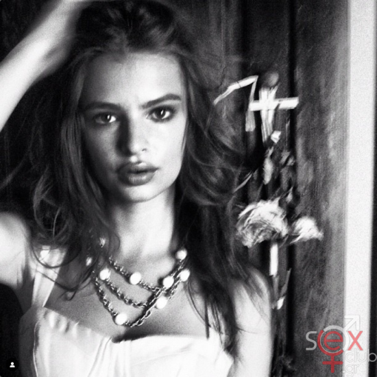 Screenshot 2024-07-27 at 22-46-58 Emily Ratajkowski (@emrata) • Φωτογραφίες και βίντεο στο Instagram.png