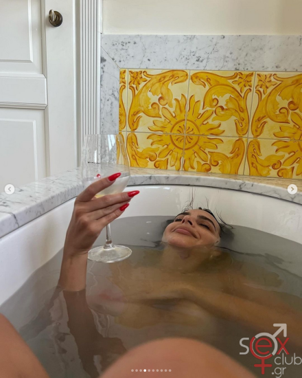 Screenshot 2024-08-04 at 15-31-36 Emily Ratajkowski (@emrata) • Φωτογραφίες και βίντεο στο Instagram.png