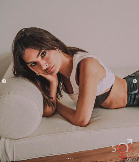 Screenshot 2024-08-12 at 20-31-33 Emily Ratajkowski (@emrata) • Φωτογραφίες και βίντεο στο Instagram.png