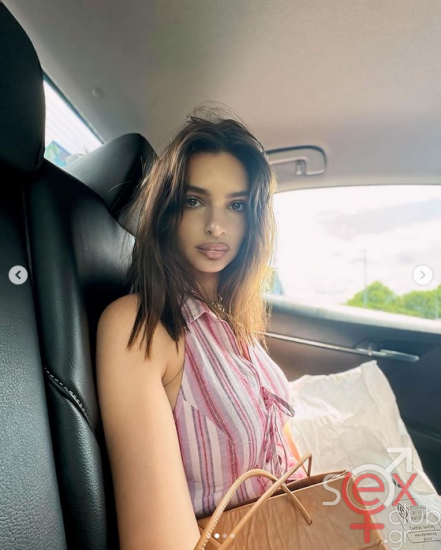 Screenshot 2024-08-12 at 20-56-31 Emily Ratajkowski (@emrata) • Φωτογραφίες και βίντεο στο Instagram.png