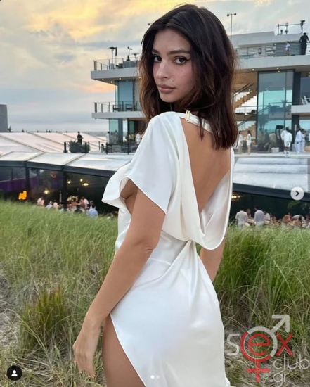Screenshot 2024-08-12 at 21-12-29 Emily Ratajkowski (@emrata) • Φωτογραφίες και βίντεο στο Instagram.png