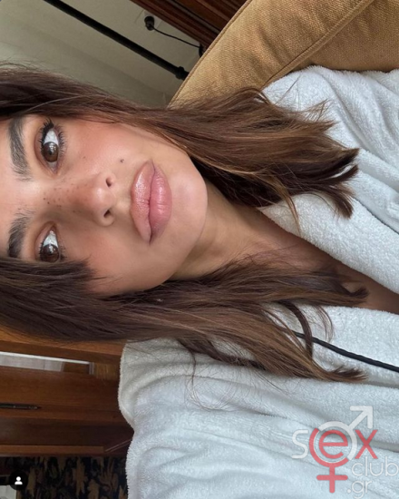 Screenshot 2024-08-12 at 22-00-12 Emily Ratajkowski (@emrata) • Φωτογραφίες και βίντεο στο Instagram.png