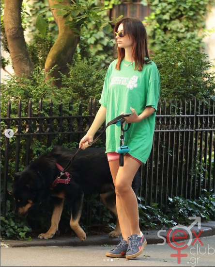 Screenshot 2024-08-12 at 22-03-40 Emily Ratajkowski (@emrata) • Φωτογραφίες και βίντεο στο Instagram.png