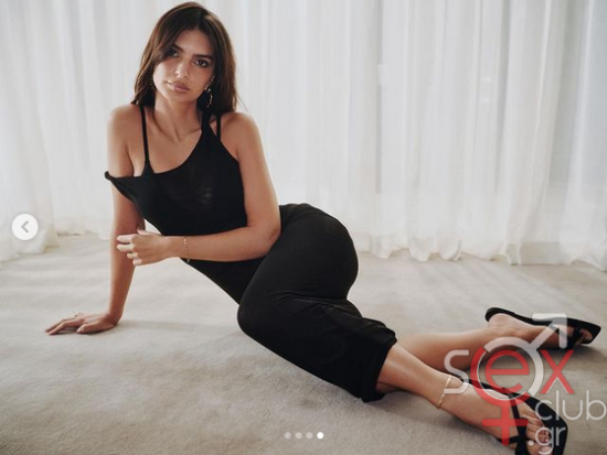 Screenshot 2024-08-12 at 22-04-35 Emily Ratajkowski (@emrata) • Φωτογραφίες και βίντεο στο Instagram.png