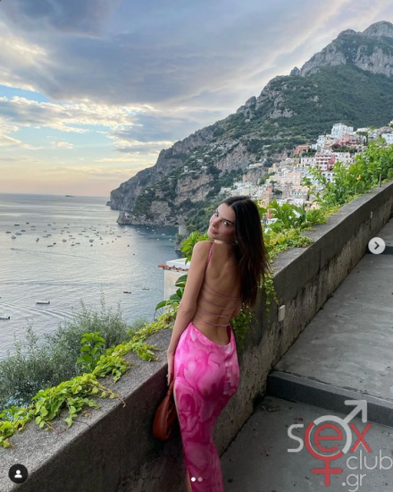 Screenshot 2024-08-12 at 22-05-16 Emily Ratajkowski (@emrata) • Φωτογραφίες και βίντεο στο Instagram.png