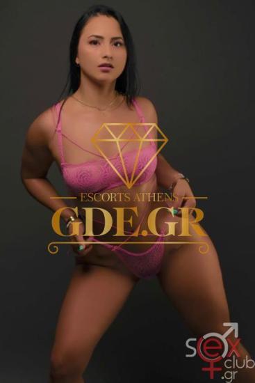 NATALIE-SENSUAL-CURVY-LATIN-GDE-MODEL-IN-ATHENS-1.jpg