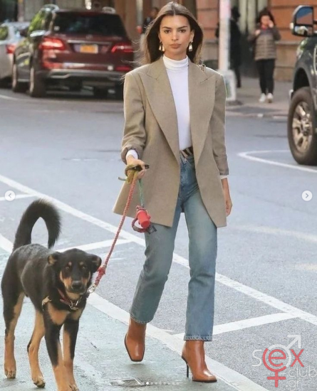 Screenshot 2024-08-12 at 22-11-05 Emily Ratajkowski (@emrata) • Φωτογραφίες και βίντεο στο Instagram.png