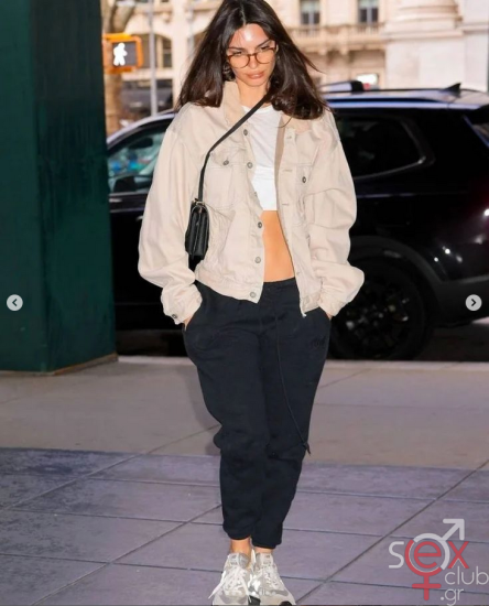 Screenshot 2024-08-12 at 22-11-24 Emily Ratajkowski (@emrata) • Φωτογραφίες και βίντεο στο Instagram.png