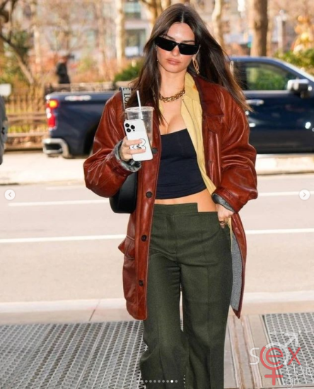 Screenshot 2024-08-12 at 22-11-32 Emily Ratajkowski (@emrata) • Φωτογραφίες και βίντεο στο Instagram.png