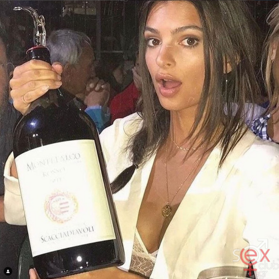 Screenshot 2024-08-12 at 22-19-50 Emily Ratajkowski (@emrata) • Φωτογραφίες και βίντεο στο Instagram.png