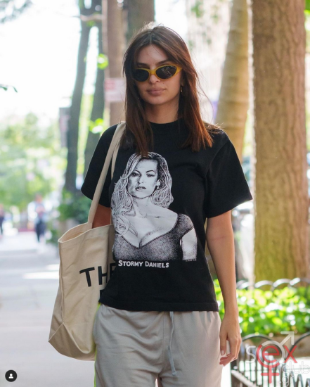 Screenshot 2024-08-12 at 22-20-20 Emily Ratajkowski (@emrata) • Φωτογραφίες και βίντεο στο Instagram.png