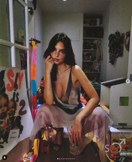 Screenshot 2024-08-12 at 22-24-31 Emily Ratajkowski (@emrata) • Φωτογραφίες και βίντεο στο Instagram.png