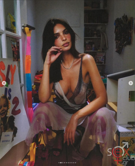 Screenshot 2024-08-12 at 22-24-37 Emily Ratajkowski (@emrata) • Φωτογραφίες και βίντεο στο Instagram.png