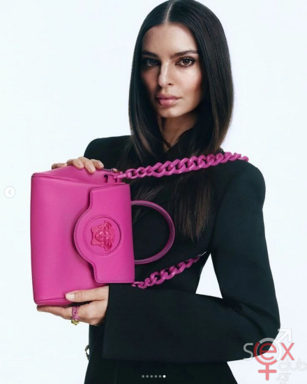 Screenshot 2024-08-12 at 22-35-25 Emily Ratajkowski (@emrata) • Φωτογραφίες και βίντεο στο Instagram.png