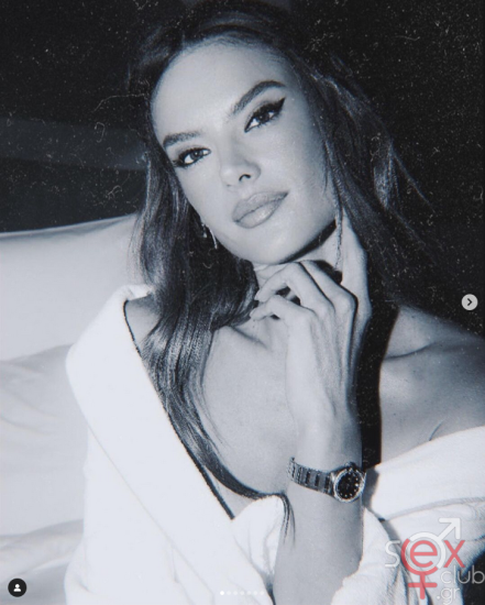 Screenshot 2024-08-18 at 20-31-18 Alessandra Ambrosio (@alessandraambrosio) • Φωτογραφίες και βίντεο στο Instagram.png